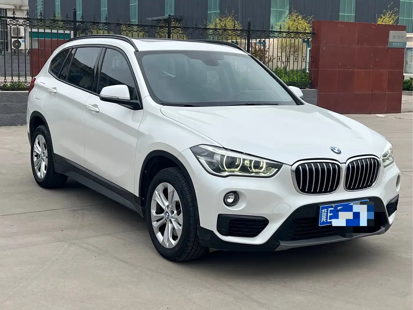 BMW X1 2016 sDrive18Li Premium Model фото 3