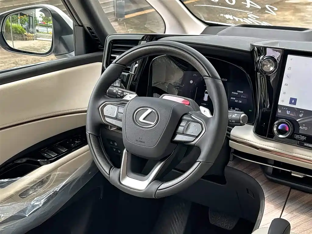 Lexus LM 2025 Model 500h Six-Seater Prestige Edition фото 10
