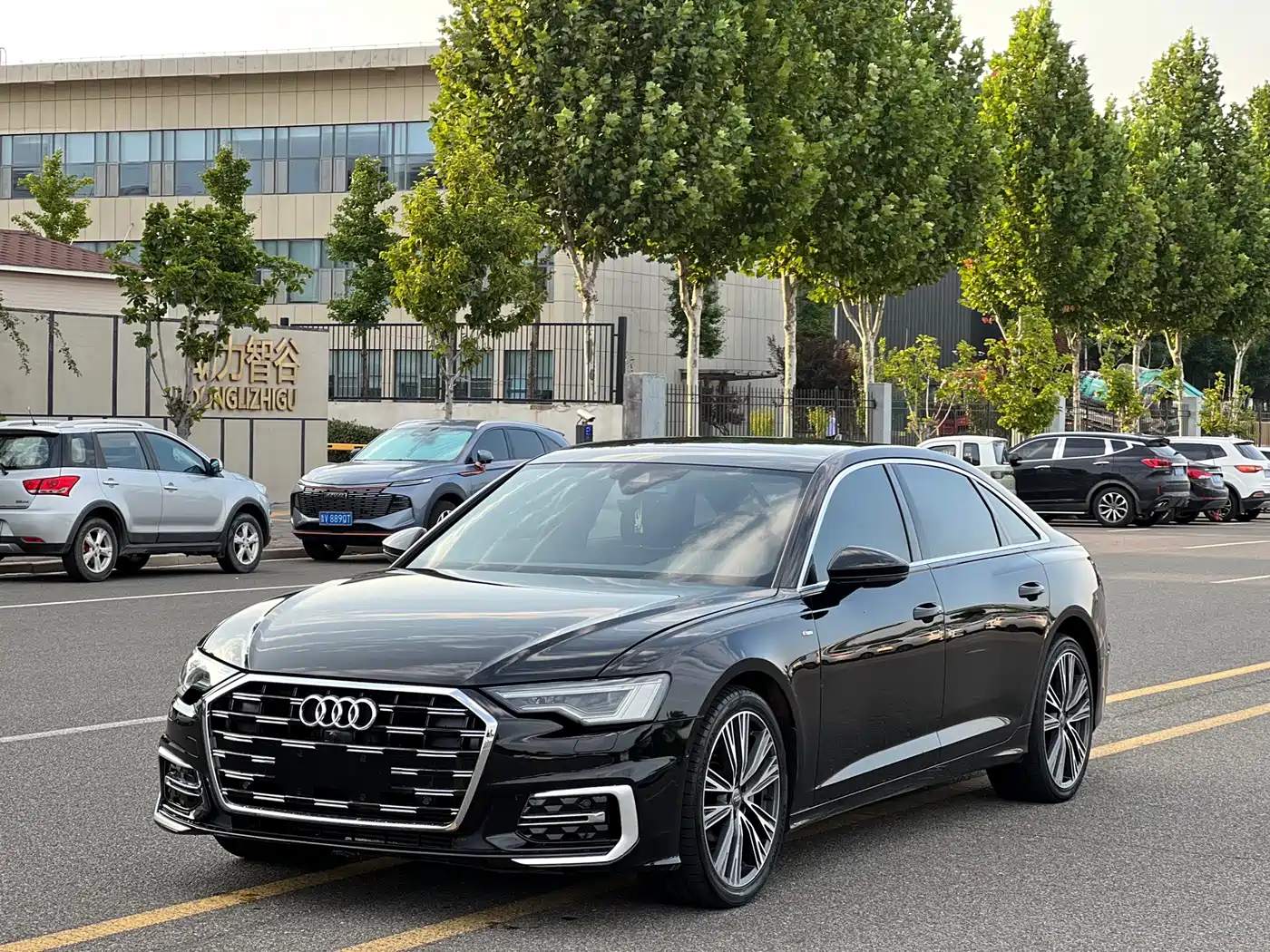 Фото 1 - Audi A6L