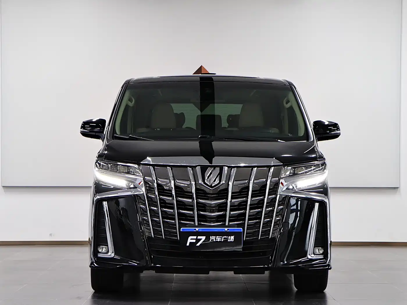 Toyota Vellfire 2021 Crown Hybrid 2.5L HV Supreme Edition фото 2