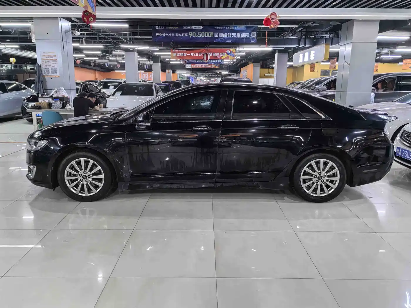 Фото 3 - Lincoln MKZ