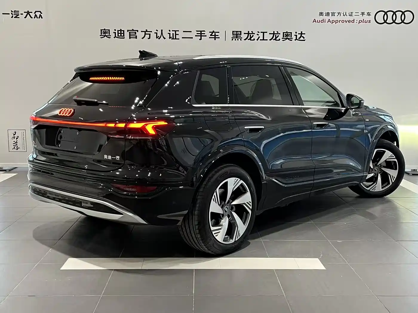 AUDI Q6L E TRON