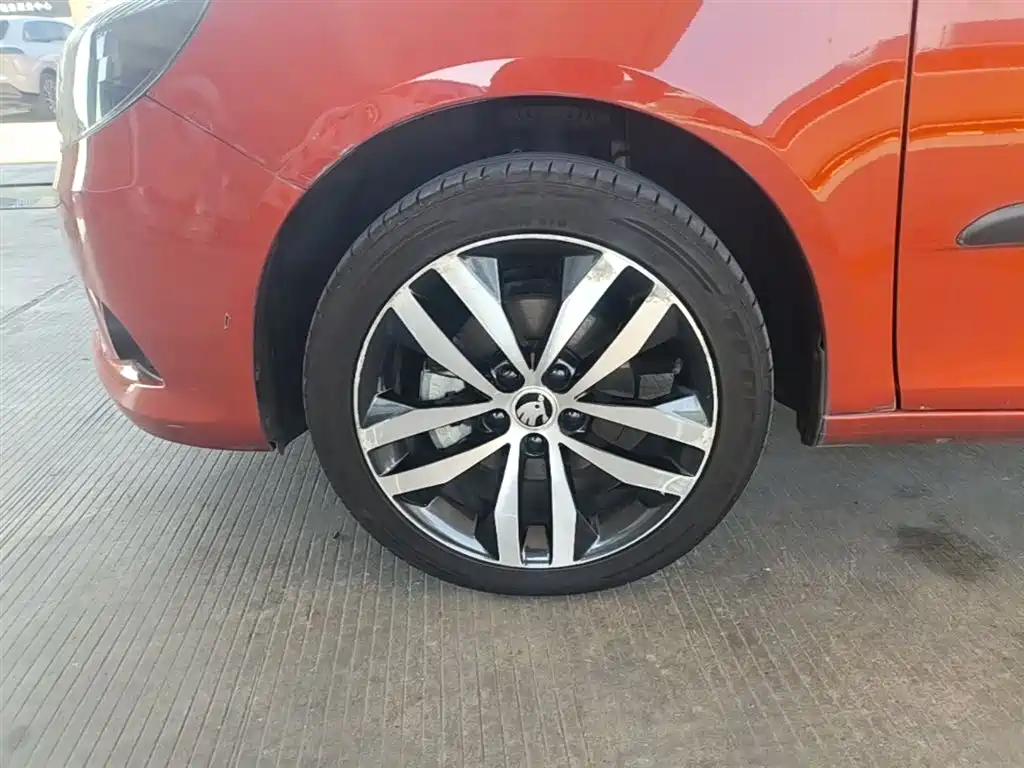 Škoda Fabia 2014 1.6L Automatic Sport Edition фото 23