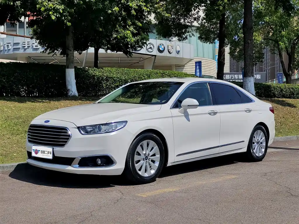 Фото 1 - Ford Taurus