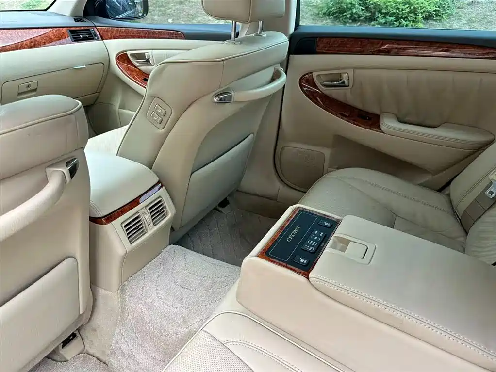Toyota Crown 2009 2.5L Royal Special Enhanced Edition фото 14