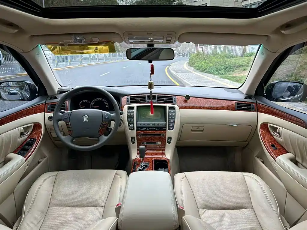 Toyota Crown 2009 2.5L Royal Special Enhanced Edition фото 10