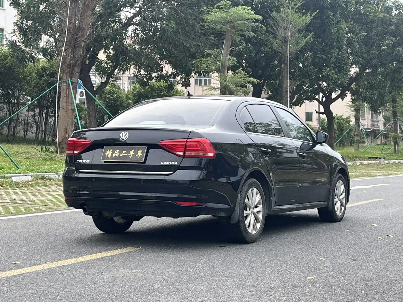 Volkswagen Lavida 2015 1.6L Automatic Comfort Edition фото 18