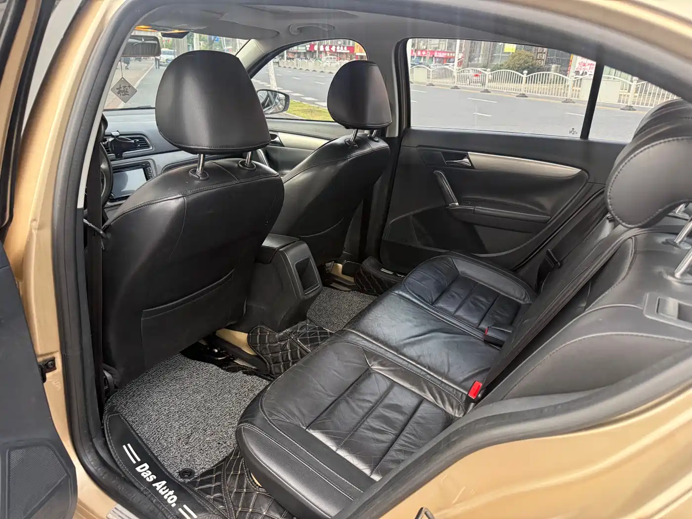 Volkswagen Lavida 2013 Facelift Classic 1.6L Automatic Comfort фото 5