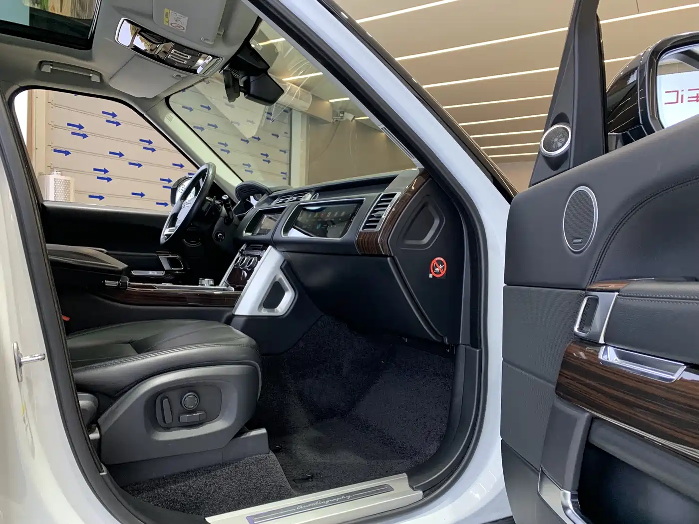 Land Rover Range Rover 2017 3.0 SC V6 Golden Age Edition фото 21