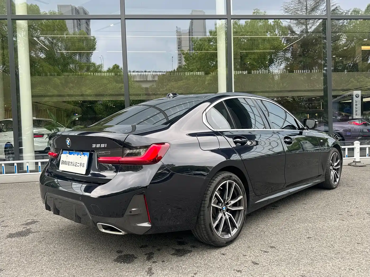 BMW 3 Series 2025 325i M Sport Package фото 2