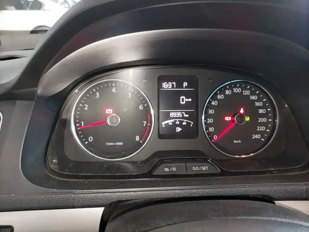 Volkswagen Lavida 2013 Facelift Classic 1.6L Automatic Comfort фото 12