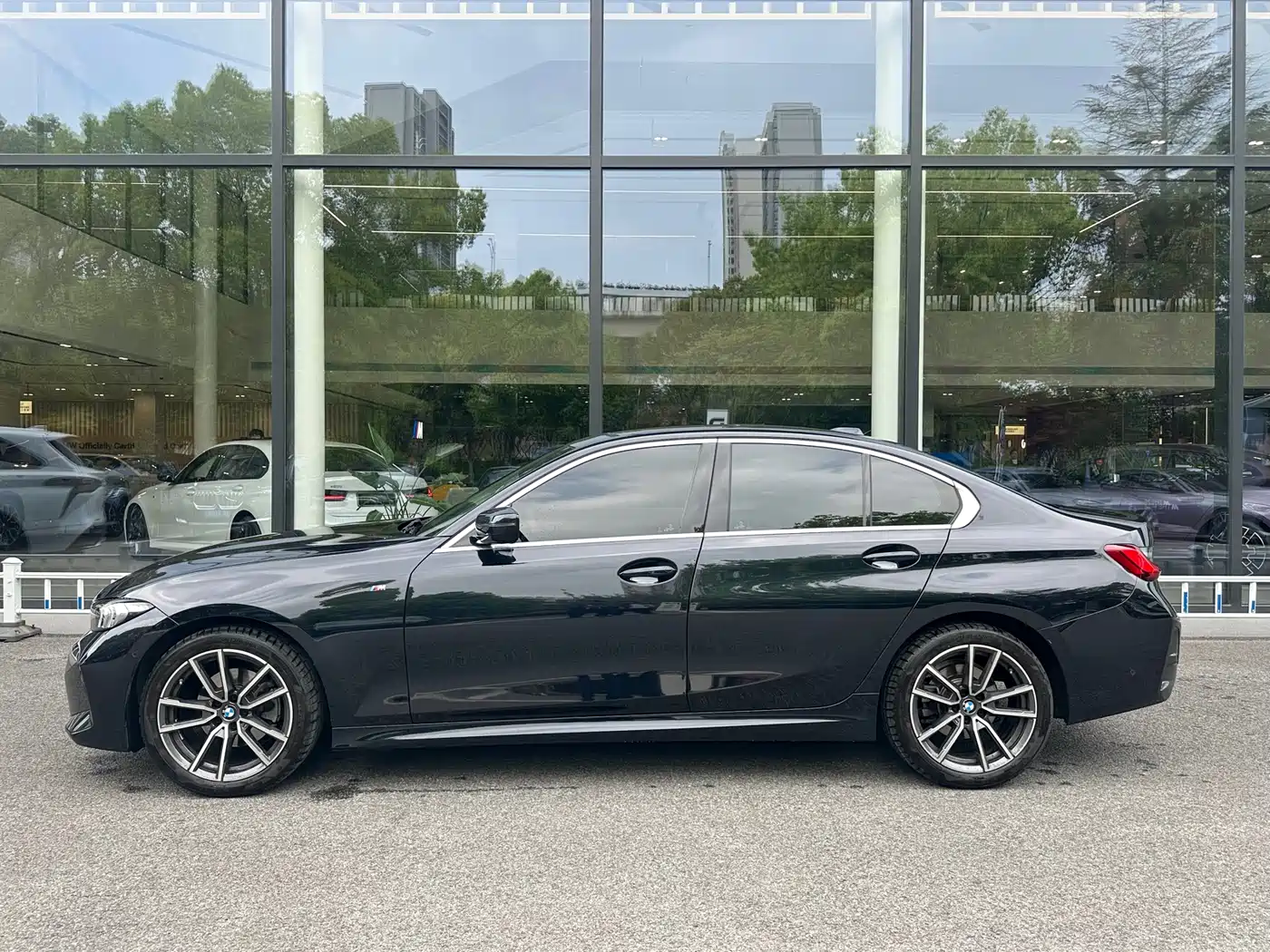 BMW 3 Series 2025 325i M Sport Package фото 3