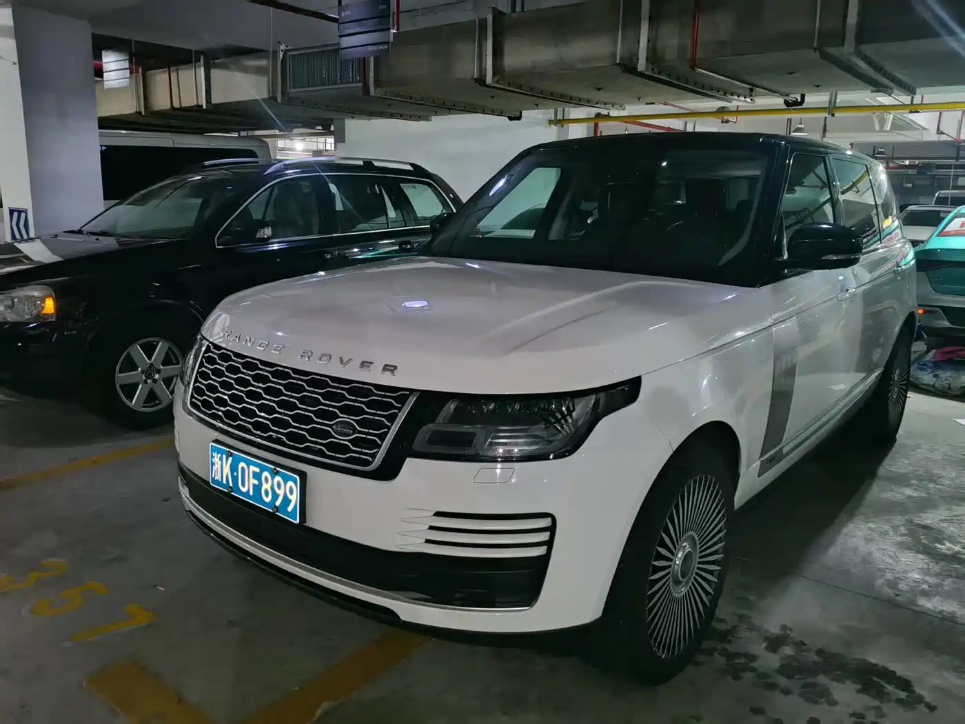 Photo 1 - Land Rover Range Rover