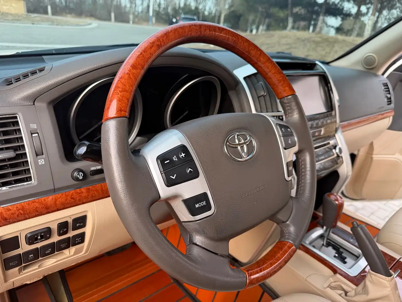 Toyota Land Cruiser 2012 4.6L Automatic VX-R фото 16