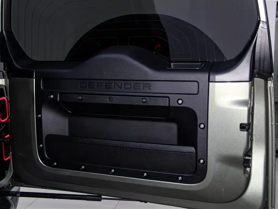 Land Rover Defender 2023 Facelift 110 3.0T P400 Dark Special Edition фото 33