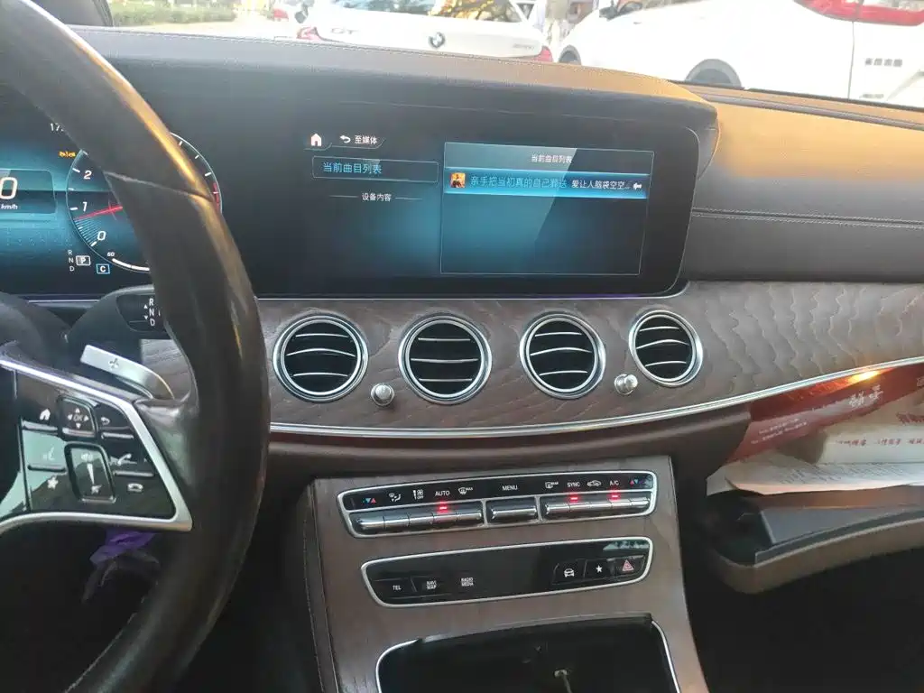 Фото 9 - Mercedes-Benz E-Class