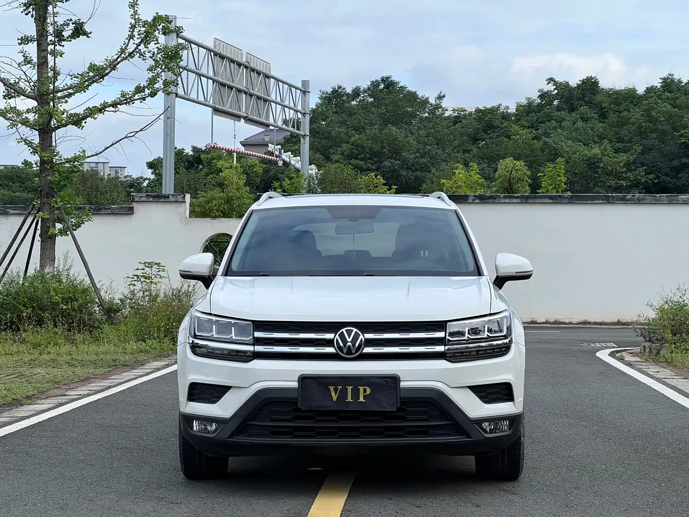 Photo 2 - Volkswagen Tharu