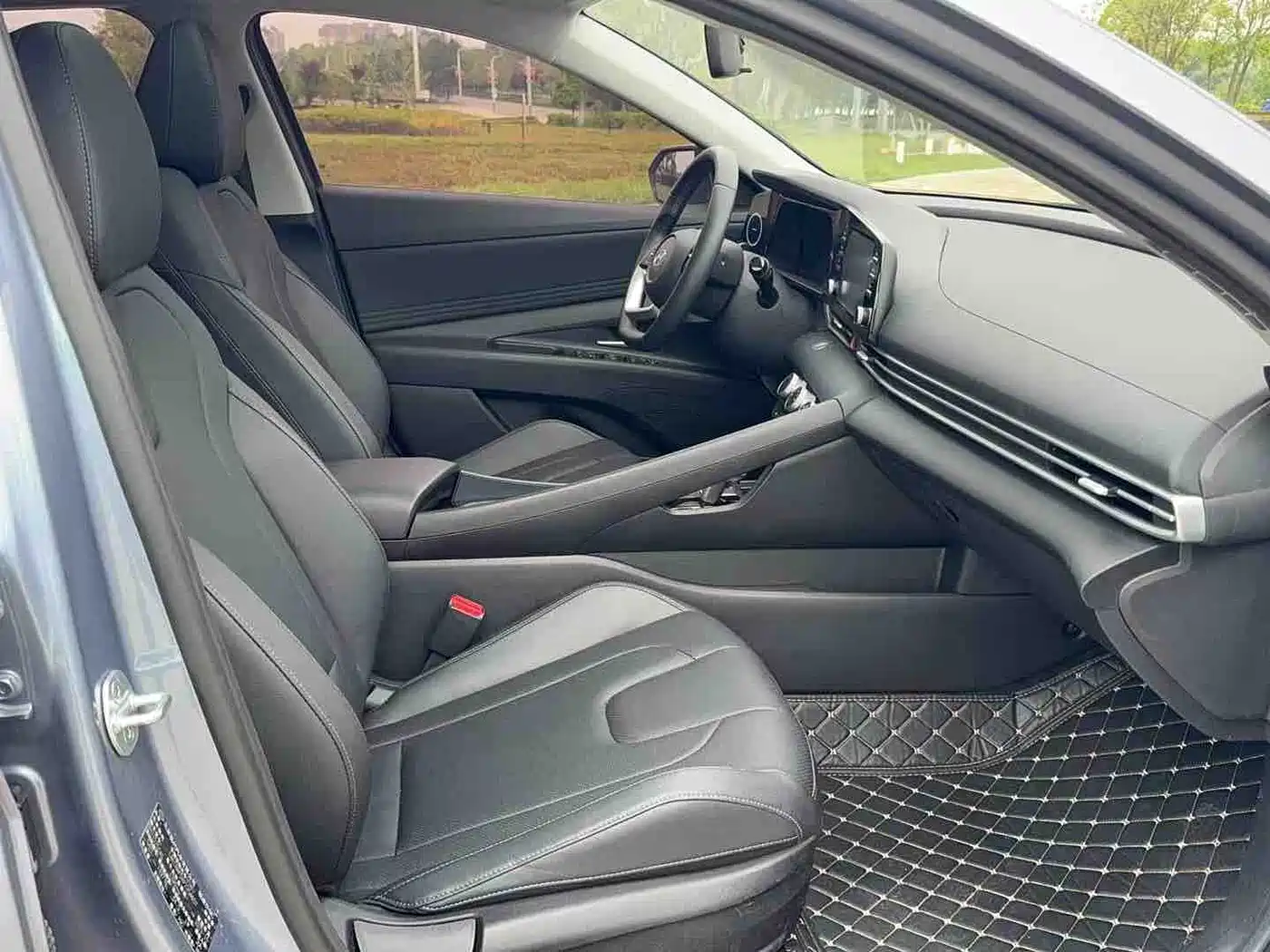 Hyundai Elantra 2022 1.5L CVT GLX Elite Edition фото 8
