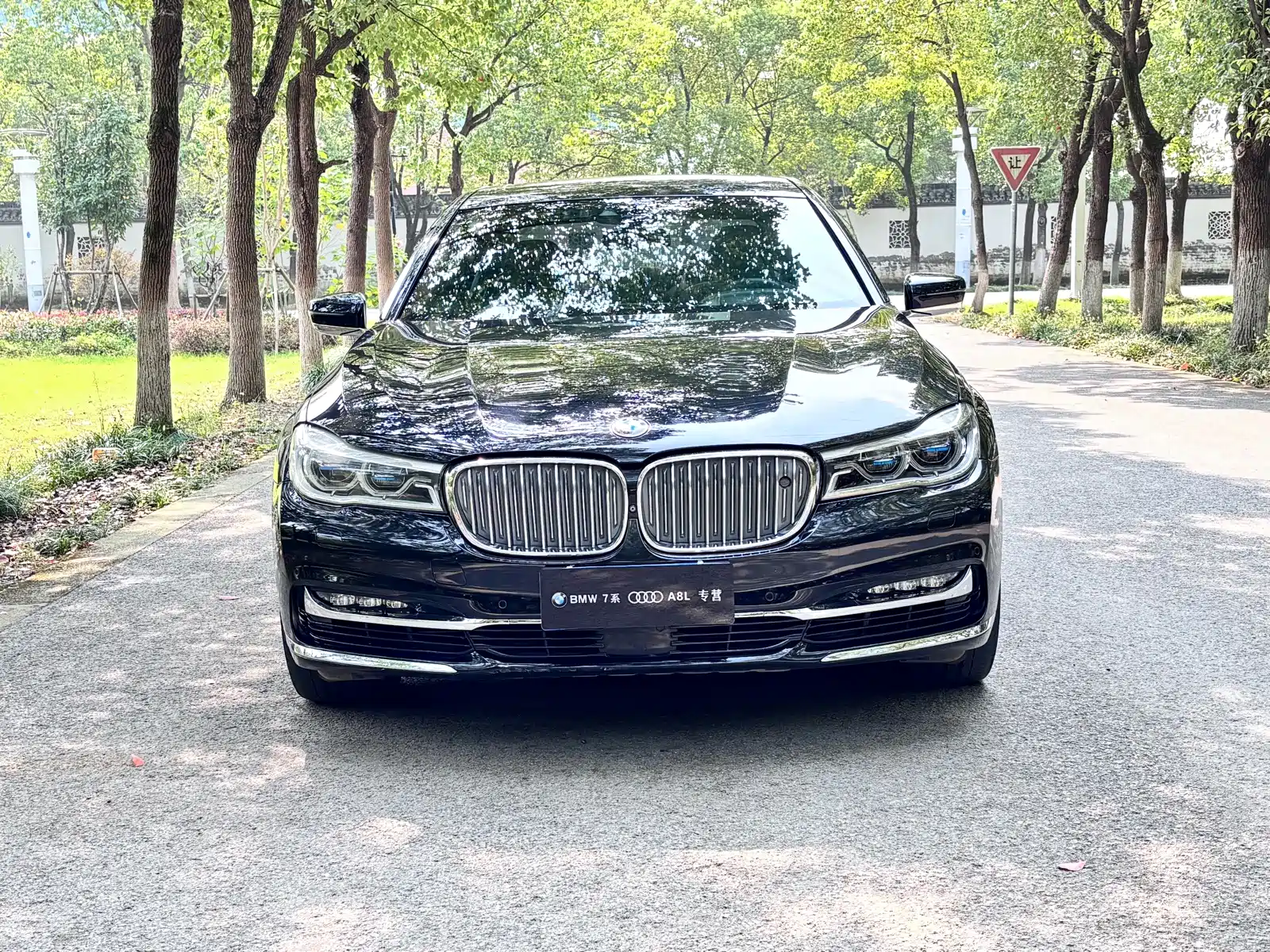 Фото 1 - BMW 7 Series