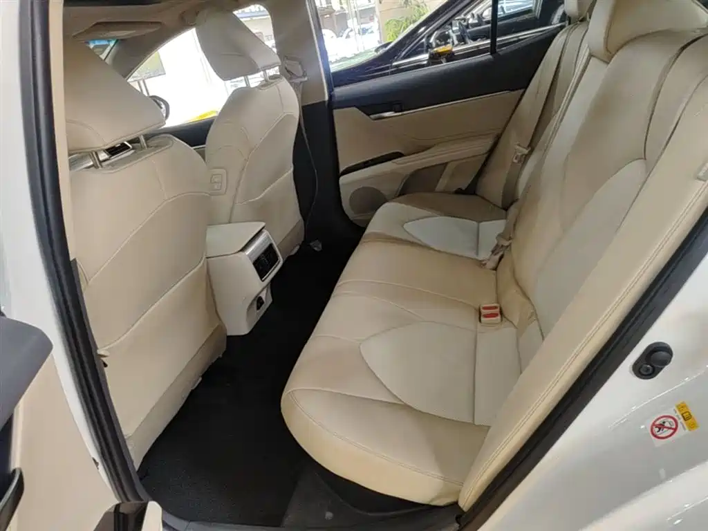 Toyota Camry 2018 Hybrid 2.5HG Luxury Edition фото 24