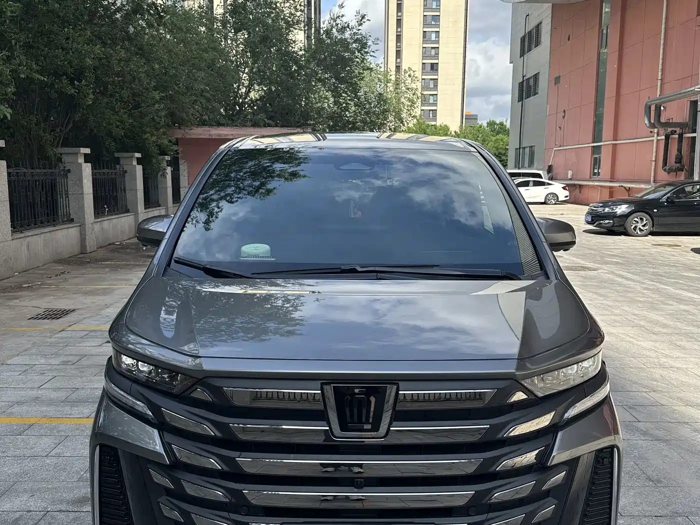 Toyota Vellfire 2024 Crown Hybrid 2.5L Executive Premium Edition фото 3