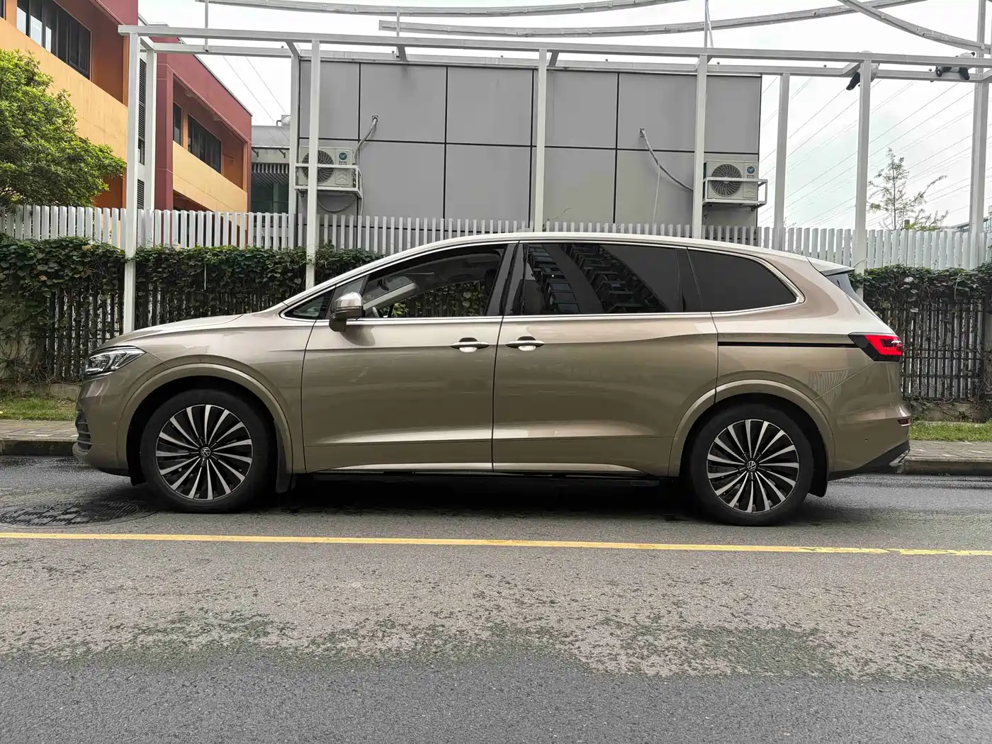 Volkswagen Viloran 2020 380TSI Premium фото 24