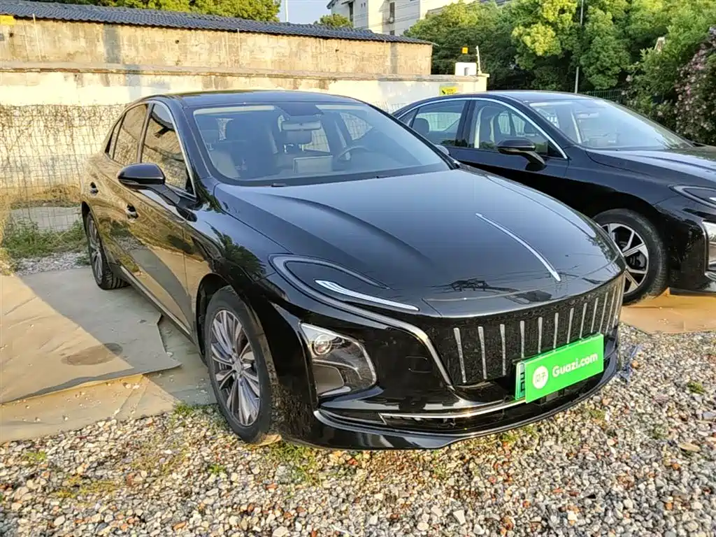Hongqi E-QM5 2022 431km Charging Enjoyment Edition фото 4