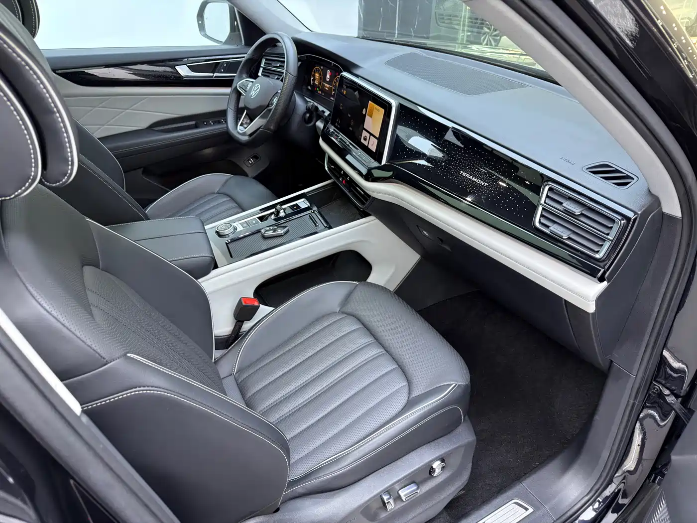 Volkswagen Teramont 2023 380TSI AWD Premium Luxury Edition фото 14