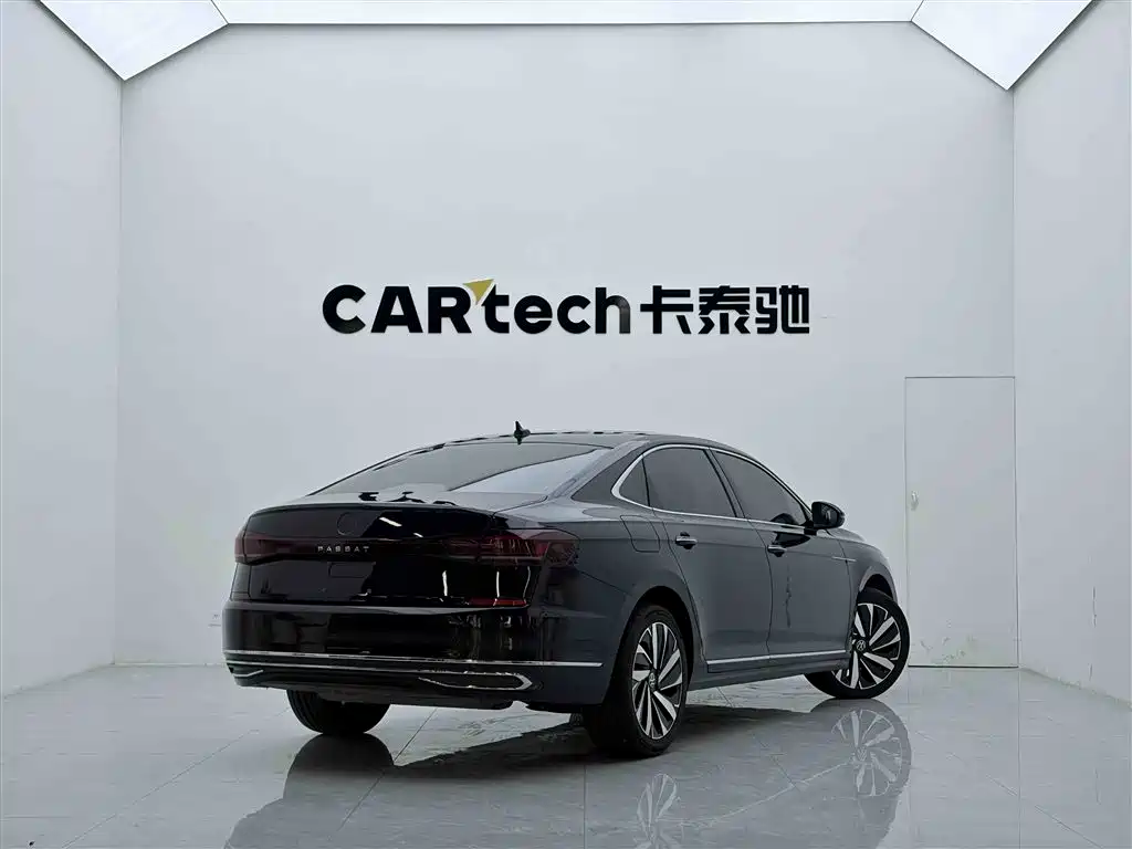 Volkswagen Passat 2022 330TSI Luxury Edition фото 4