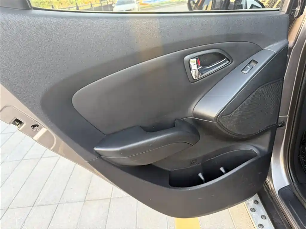 Hyundai Beijing Hyundai ix35 2015 2.0L Automatic 2WD Smart China V фото 21