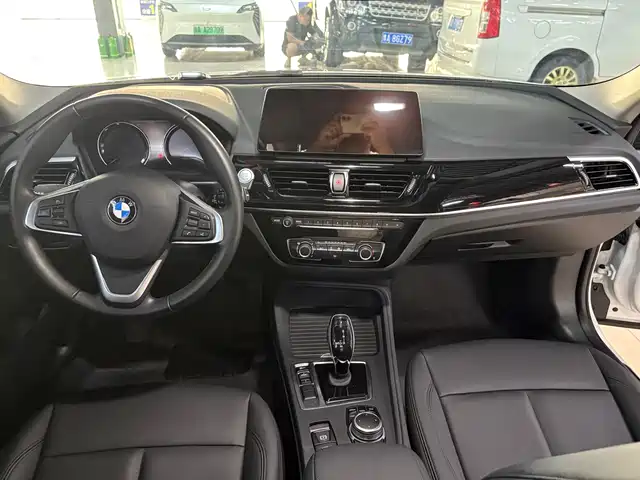 BMW 1 Series 2022 120i M Sport — фото 5