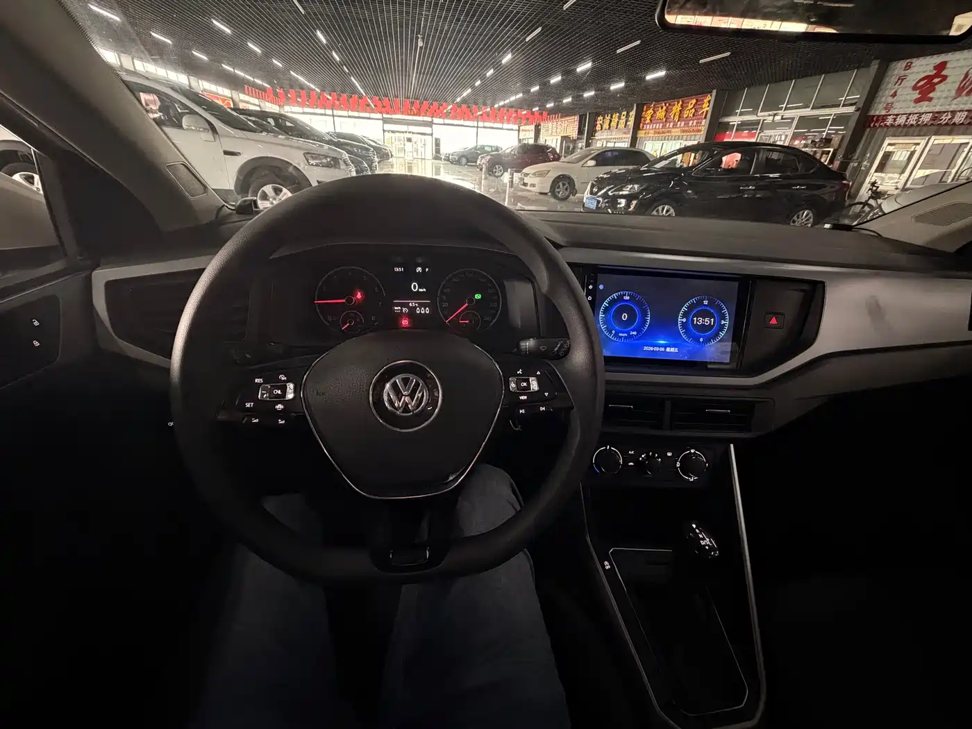 VOLKSWAGEN POLO