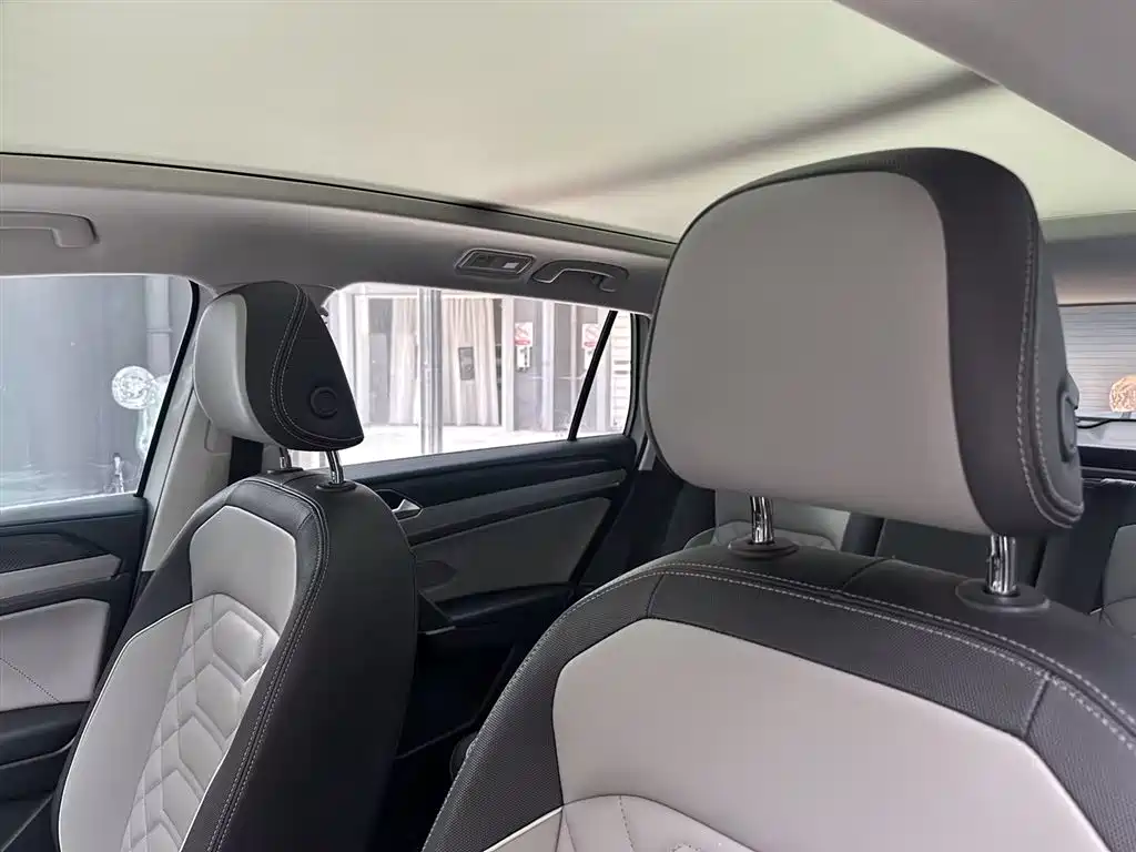 Volkswagen Tayron 2023 300TSI 2WD Luxury Plus Advanced Edition фото 17