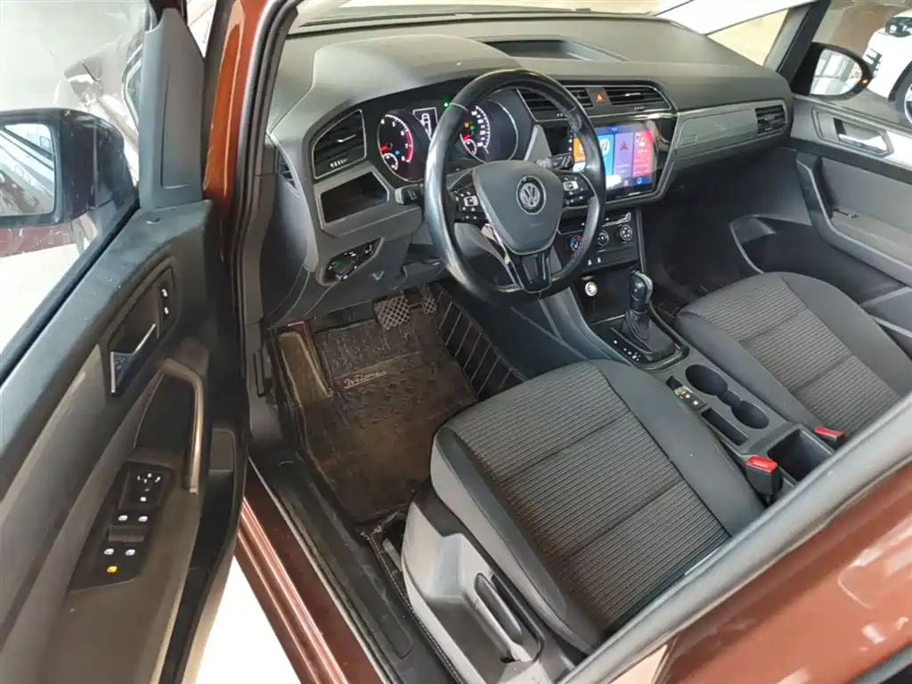 Volkswagen Touran 2016 Touran L 280TSI DSG Trendline фото 16