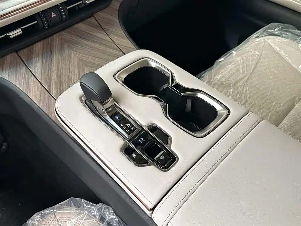Lexus LM 2025 Model 500h Six-Seater Prestige Edition фото 11