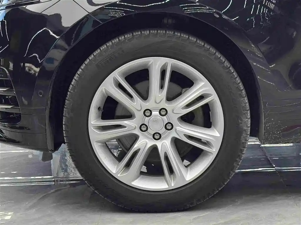 Фото 4 - Land Rover Range Rover Velar