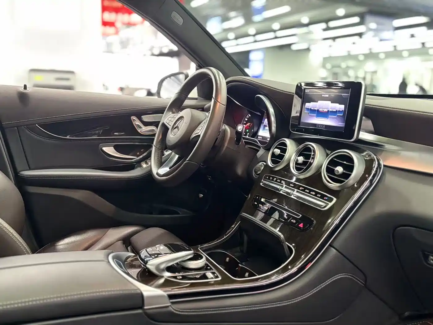 Mercedes-Benz GLC 2018 GLC 260 4MATIC Luxury фото 4