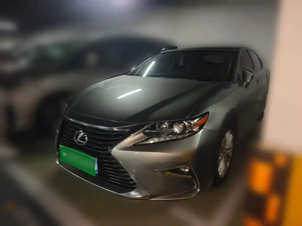 Фото 2 - Lexus ES