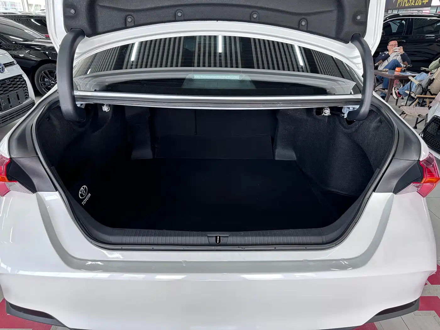 Toyota Avalon 2023 Hybrid 2.5L Luxury Edition фото 7