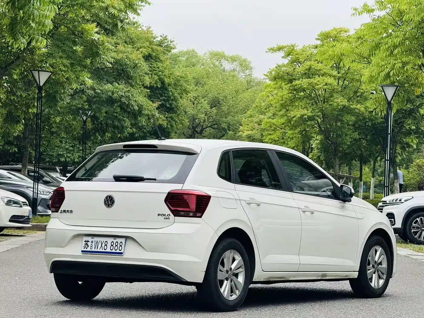 VOLKSWAGEN POLO