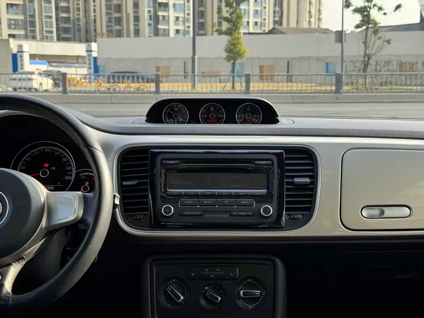 Volkswagen Beetle 2013 1.4TSI Comfort фото 7