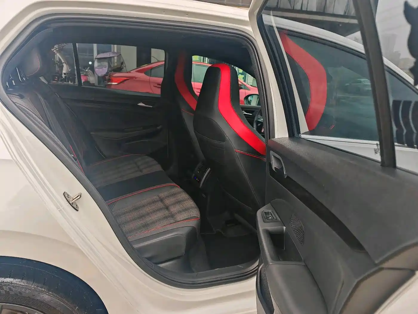 Volkswagen Golf GTI 2023 380TSI DSG GTI фото 12