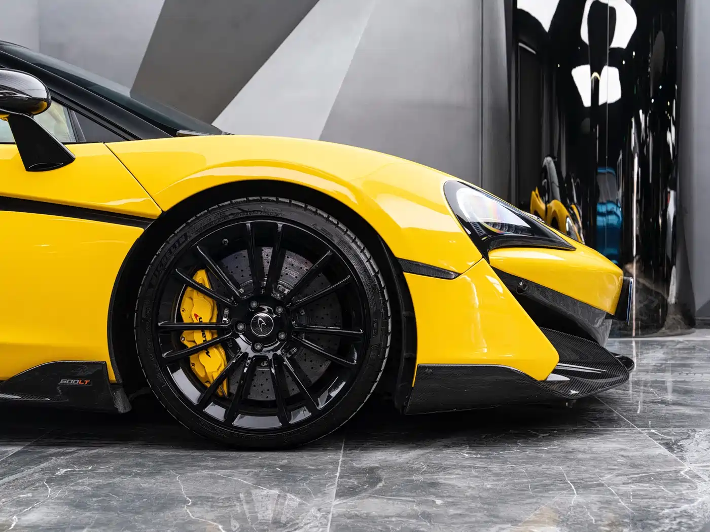 McLaren 570 2019 570S 3.8T Coupe фото 14