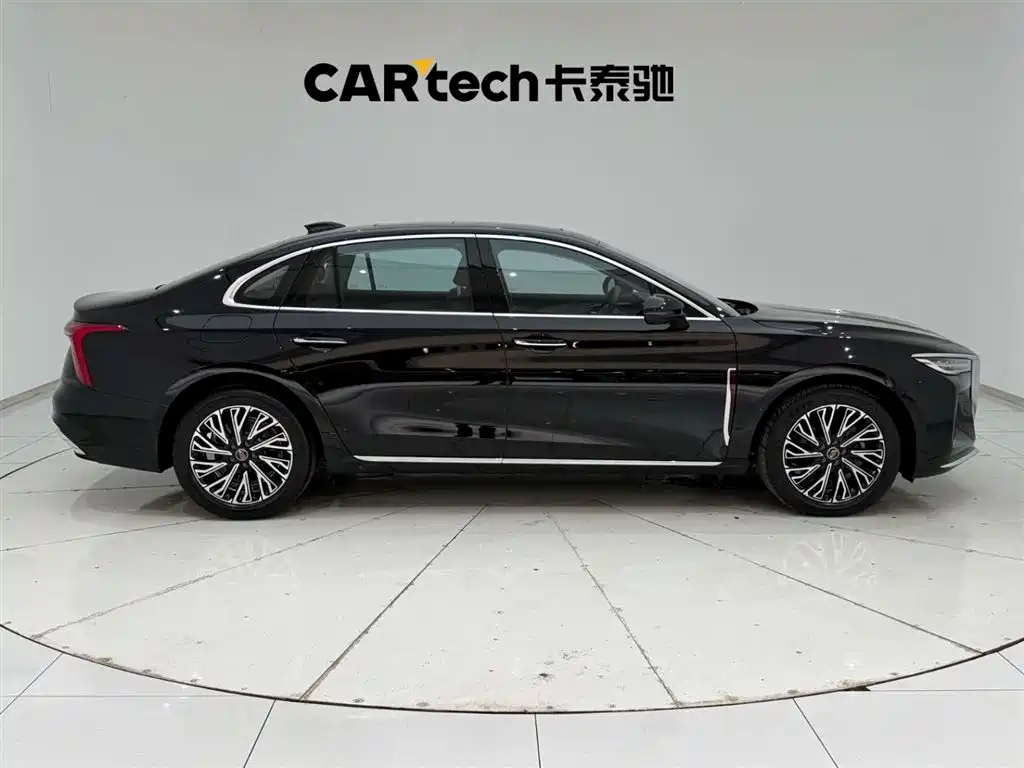 Hongqi H5 2025 2.0T Automatic Flag Celebration 500,000 Units Anniversary Edition фото 12