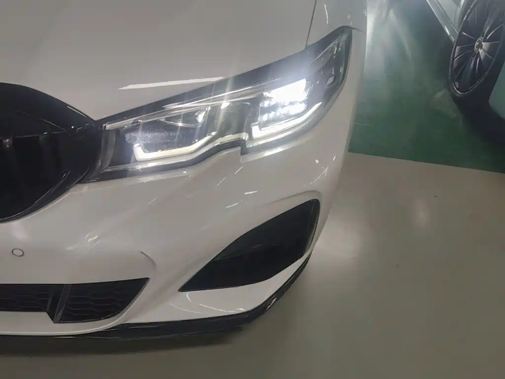 Фото 24 - BMW 3 Series