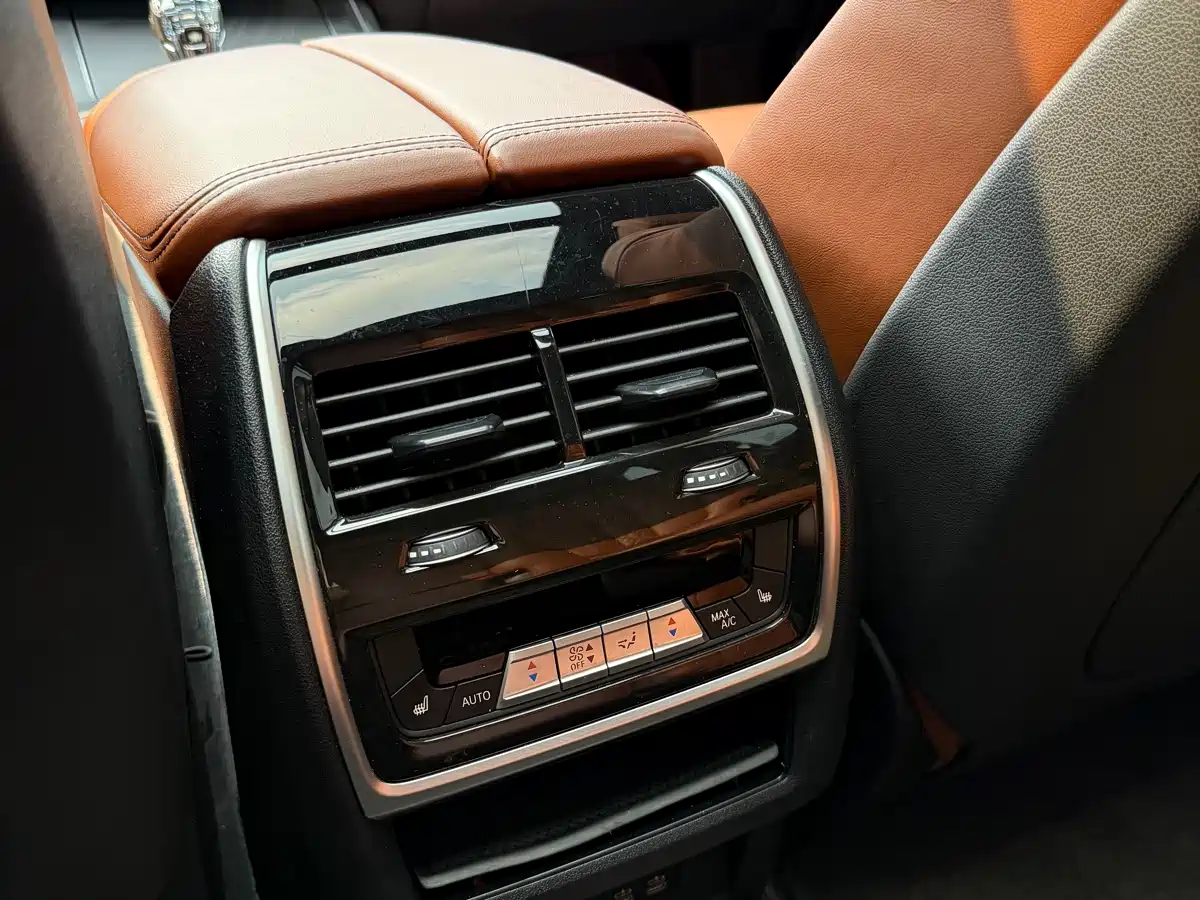 BMW X7 фото 18