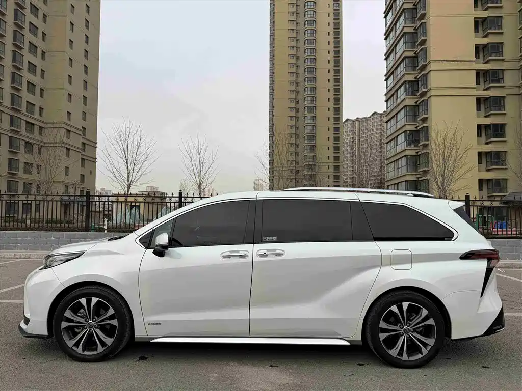 Toyota Granvia 2023 2.5L Hybrid Prestige PLUS Edition фото 15