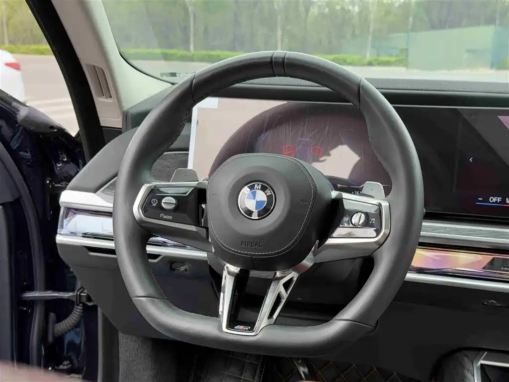 BMW 7 Series 2023 Model 740Li Leading M Sport Package фото 13