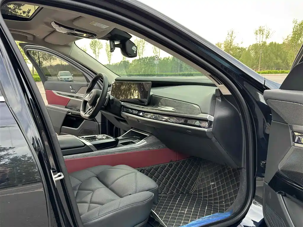 BMW 7 Series 2023 Model 740Li Leading M Sport Package фото 8