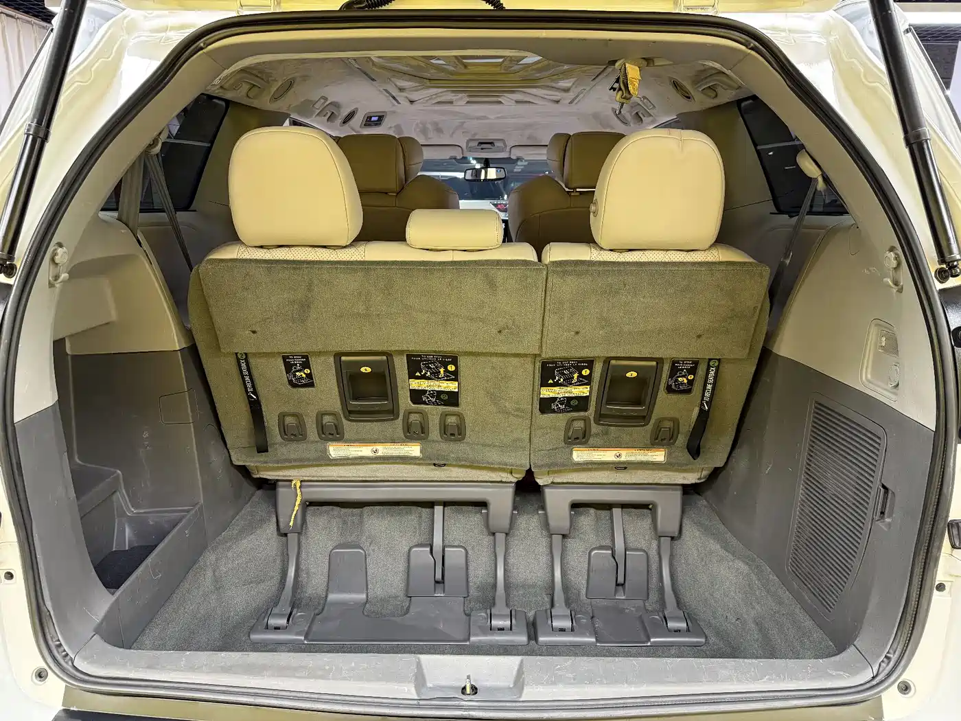 Toyota Sienna 2015 3.5L 4WD L фото 36